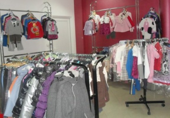 O femeie din Constanța a furat haine pentru copii din City Park Mall!